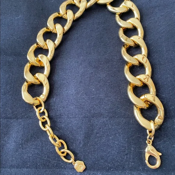 Gorgeous gold tone large link necklace - Picture 3 of 6